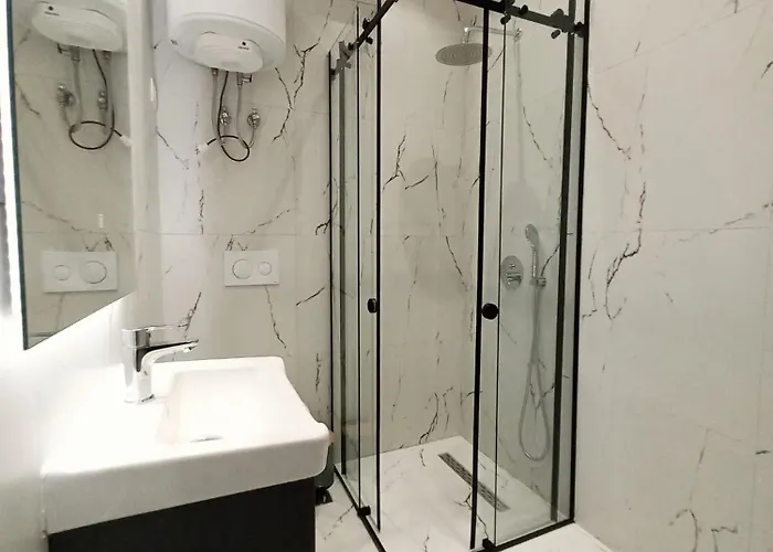 Goat アパート ティラナ